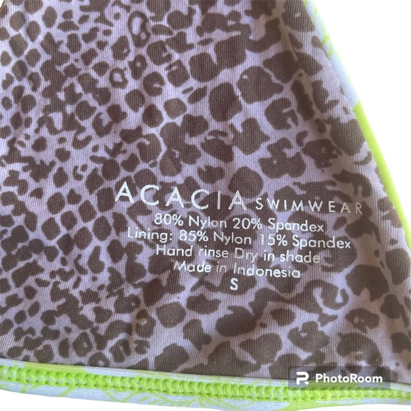 Acacia Swimwear Set in neon magnolia 
Shaka top & Fins bottom 
Both size small - Picture 4 of 5